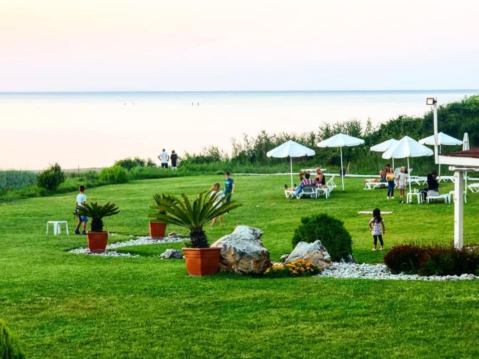 Toma'S Residence - Front Beach Царево Екстериор снимка