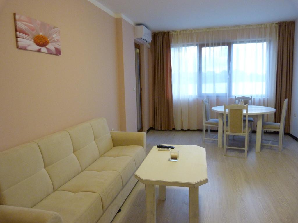 Toma'S Residence - Front Beach Царево Екстериор снимка